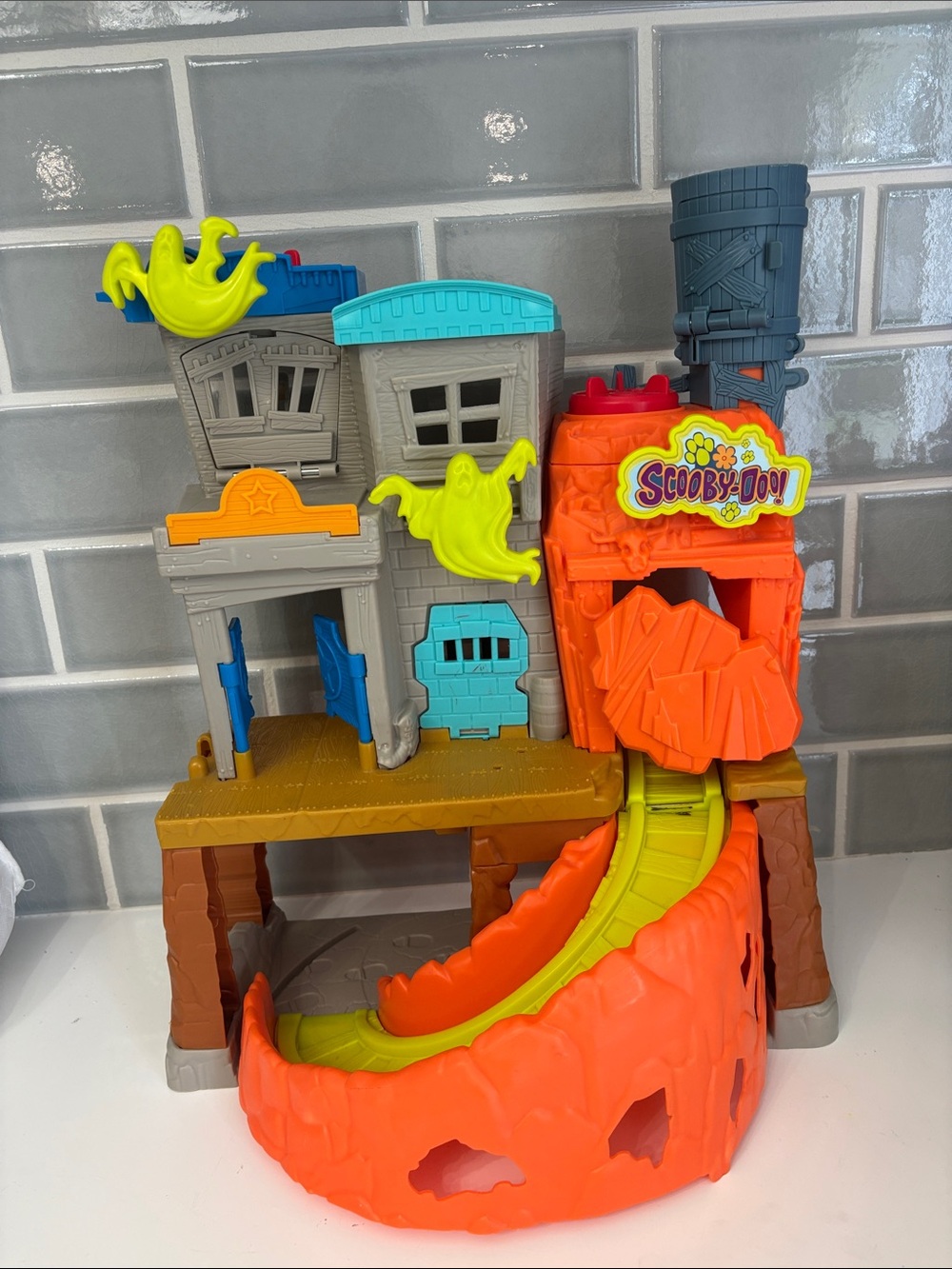 Fisher-Price Imaginext Scooby-Doo Haunted Ghost Town playset